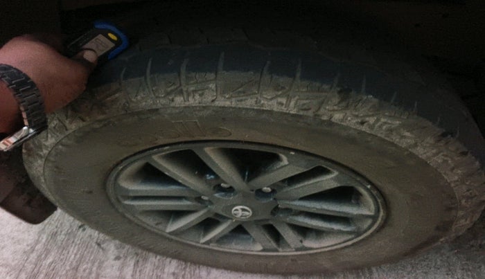 2015 Toyota Fortuner 3.0 4X4 MT, Diesel, Manual, 2,85,775 km, tyre