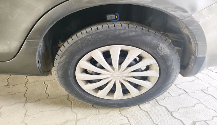 2016 Maruti Swift Dzire VXI, Petrol, Manual, 1,06,925 km, tyre