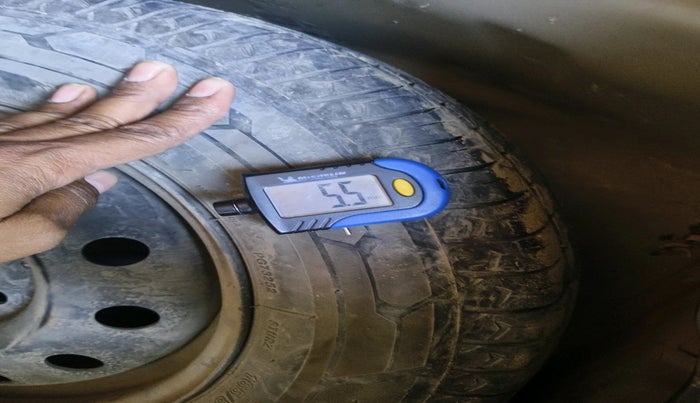 2016 Maruti Swift Dzire VXI, Petrol, Manual, 1,06,925 km, tyre