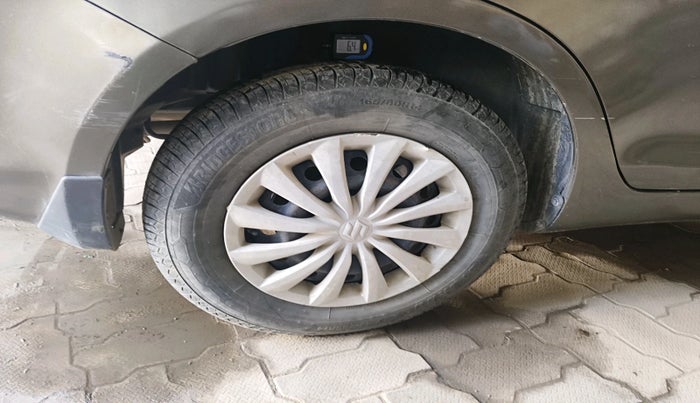 2016 Maruti Swift Dzire VXI, Petrol, Manual, 1,06,925 km, tyre