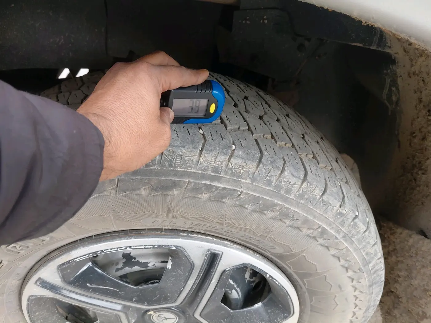 2011 Mahindra Scorpio LX, Diesel, Manual, 2,57,913 km, tyre