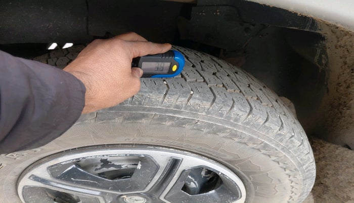 2011 Mahindra Scorpio LX, Diesel, Manual, 2,57,913 km, tyre