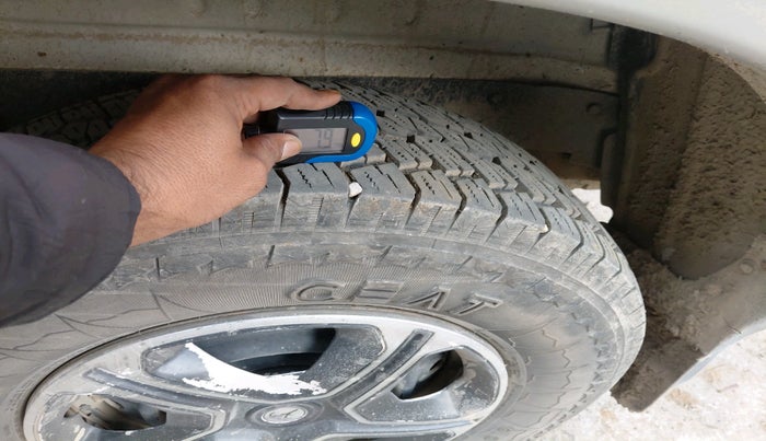 2011 Mahindra Scorpio LX, Diesel, Manual, 2,57,913 km, tyre