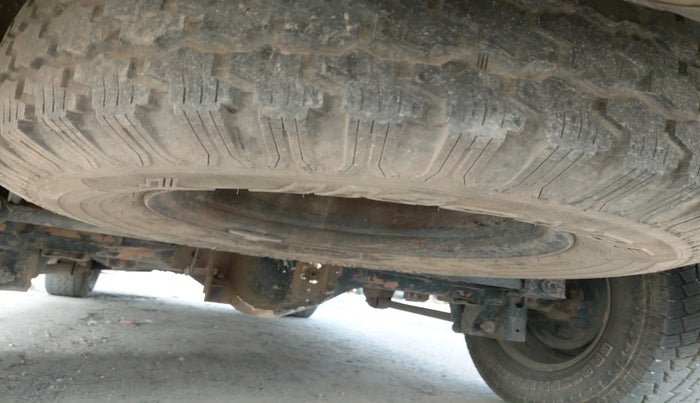 2011 Mahindra Scorpio LX, Diesel, Manual, 2,57,913 km, tyre