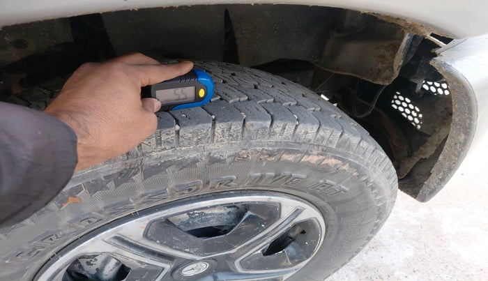 2011 Mahindra Scorpio LX, Diesel, Manual, 2,57,913 km, tyre