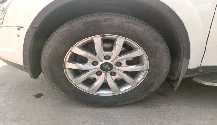 2017 Mahindra XUV500 W10, Diesel, Manual, 1,12,720 km, tyre