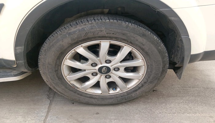 2017 Mahindra XUV500 W10, Diesel, Manual, 1,12,720 km, tyre