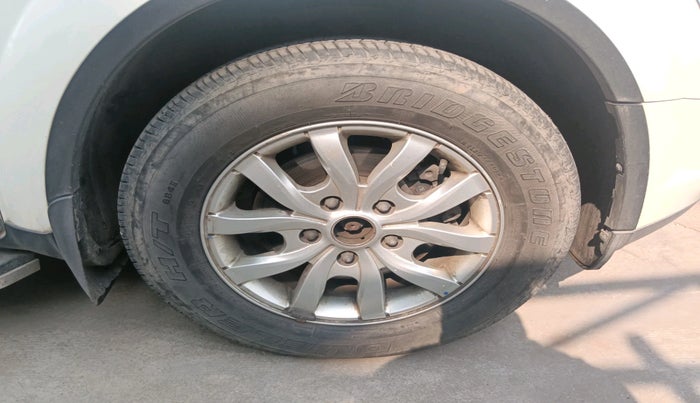 2017 Mahindra XUV500 W10, Diesel, Manual, 1,12,720 km, tyre