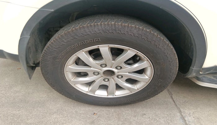 2017 Mahindra XUV500 W10, Diesel, Manual, 1,12,720 km, tyre