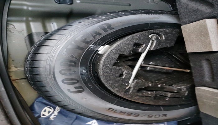 2015 Hyundai Creta SX PLUS AT 1.6 DIESEL, Diesel, Automatic, 1,28,633 km, tyre