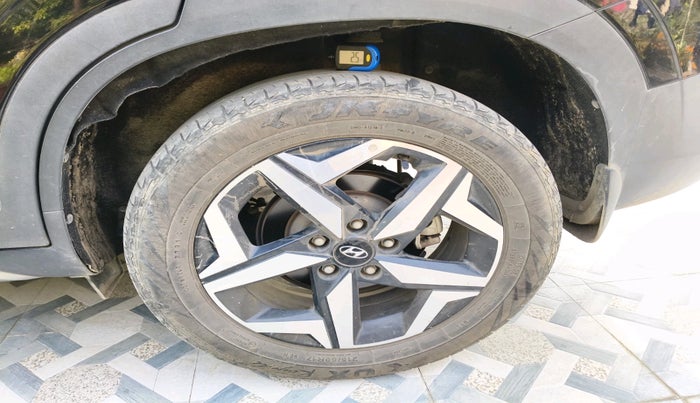 2021 Hyundai ALCAZAR PRESTIGE 2.0 MT 7STR, Petrol, Manual, 8,167 km, tyre