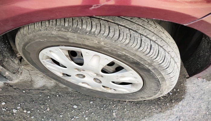 2015 Honda Amaze 1.2L I-VTEC S, Petrol, Manual, 69,170 km, tyre