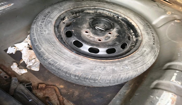 2011 Ford Fiesta Classic CLXI 1.4 DIESEL, Diesel, Manual, 1,83,695 km, tyre