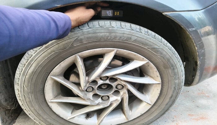 2011 Ford Fiesta Classic CLXI 1.4 DIESEL, Diesel, Manual, 1,83,695 km, tyre