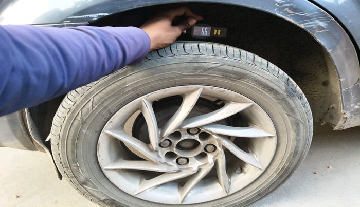 2011 Ford Fiesta Classic CLXI 1.4 DIESEL, Diesel, Manual, 1,83,695 km, tyre