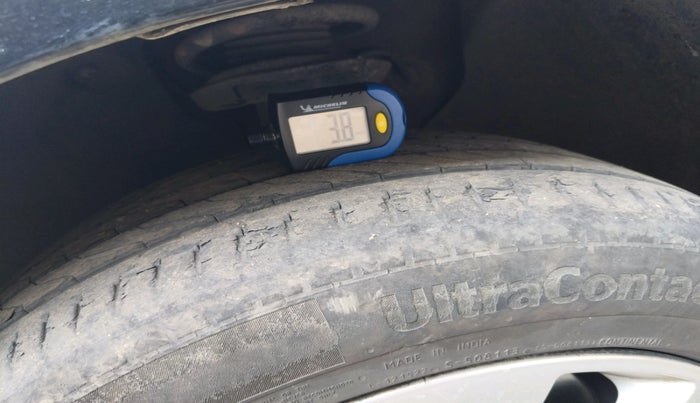 2013 Skoda Superb ELEGANCE 2.0 TDI CR AT, Diesel, Automatic, 1,58,451 km, tyre