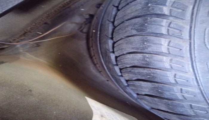 2013 Skoda Superb ELEGANCE 2.0 TDI CR AT, Diesel, Automatic, 1,58,451 km, tyre