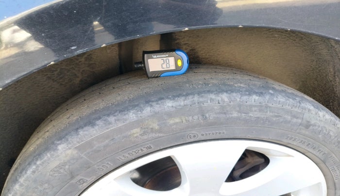 2013 Skoda Superb ELEGANCE 2.0 TDI CR AT, Diesel, Automatic, 1,58,451 km, tyre