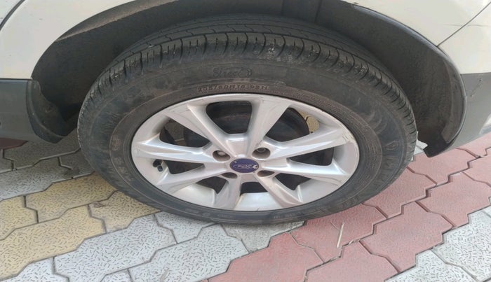 2018 Ford Ecosport TITANIUM 1.5L DIESEL, Diesel, Manual, 2,11,083 km, tyre