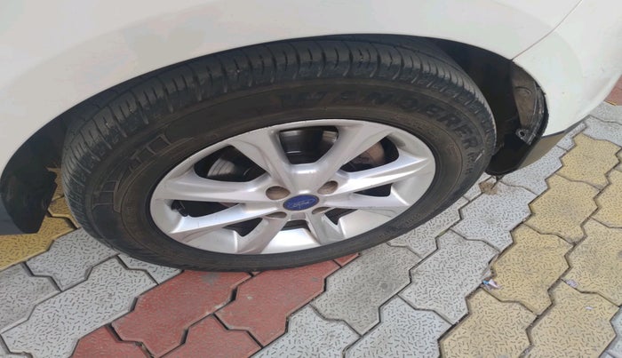 2018 Ford Ecosport TITANIUM 1.5L DIESEL, Diesel, Manual, 2,11,083 km, tyre