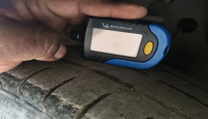 2012 Maruti Wagon R 1.0 LXI CNG, Petrol, Manual, 1,01,000 km, tyre