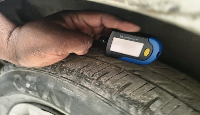 2012 Maruti Wagon R 1.0 LXI CNG, Petrol, Manual, 1,01,000 km, tyre