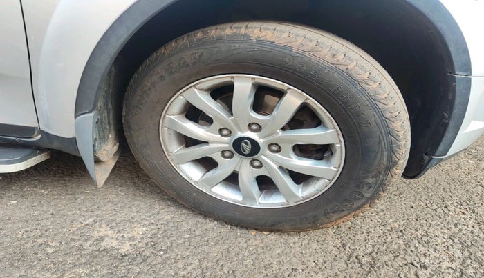 2015 Mahindra XUV500 W10, Diesel, Manual, 88,000 km, tyre