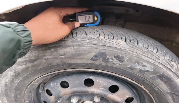 2017 Maruti Swift VXI, Petrol, Manual, 42,233 km, tyre