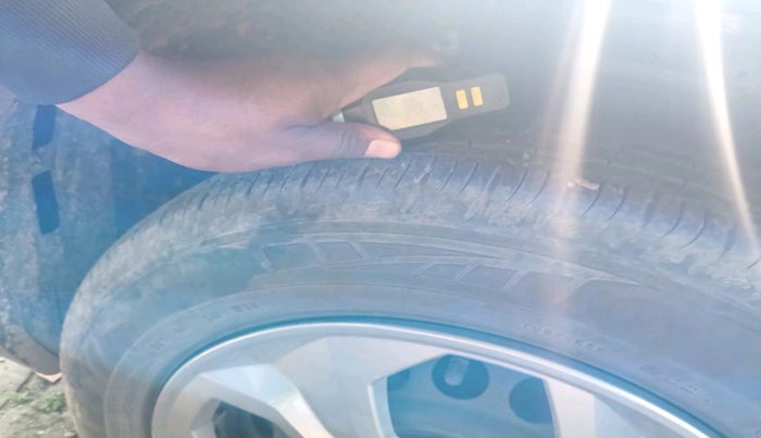 2022 Maruti BREZZA LXI SMART HYBRID, Petrol, Manual, 21,233 km, tyre