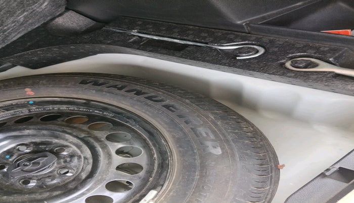 2022 Maruti BREZZA LXI SMART HYBRID, Petrol, Manual, 21,233 km, tyre