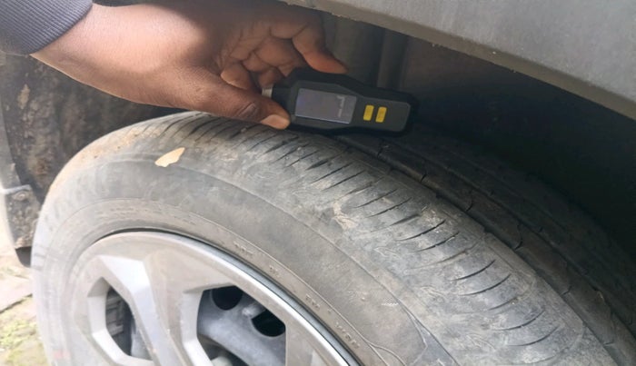 2022 Maruti BREZZA LXI SMART HYBRID, Petrol, Manual, 21,233 km, tyre