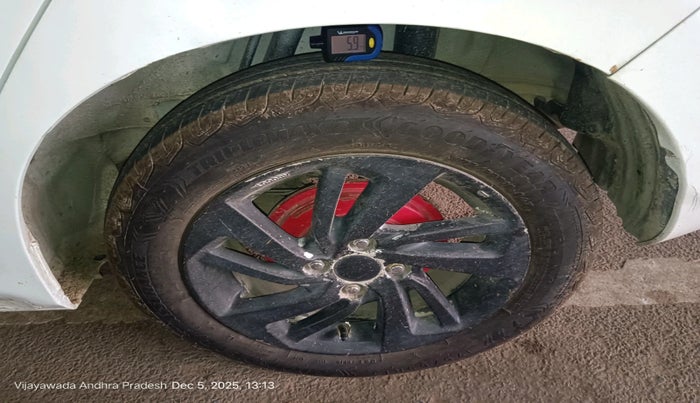 2016 Honda Jazz 1.2L I-VTEC V, Petrol, Manual, 1,16,621 km, tyre