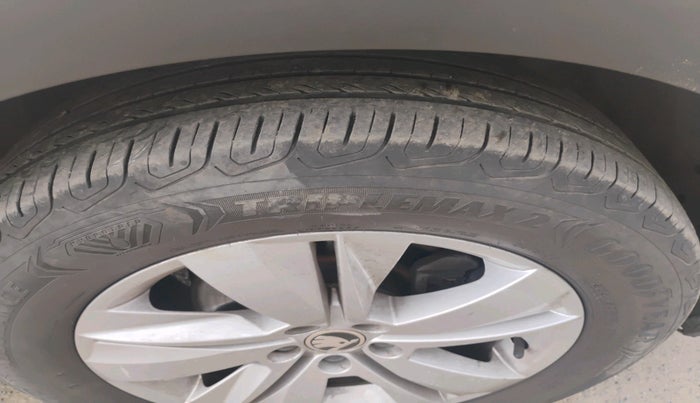 2022 Skoda KUSHAQ AMBITION 1.0L TSI MT, Petrol, Manual, 38,305 km, tyre