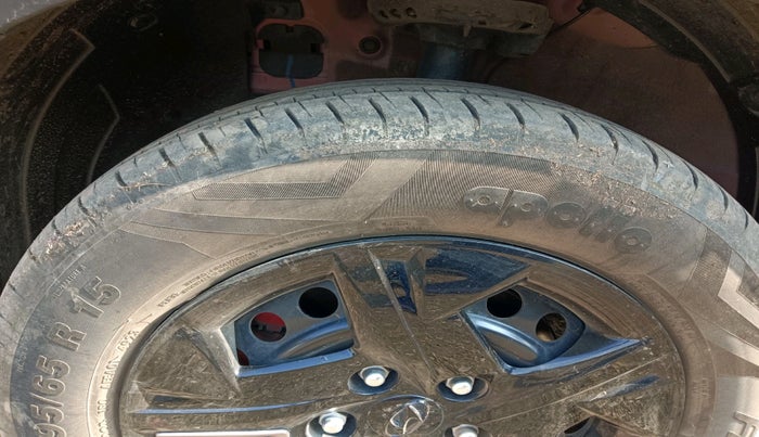 2023 Hyundai VENUE SX Knight Dual Tone, Petrol, Manual, 10,055 km, tyre