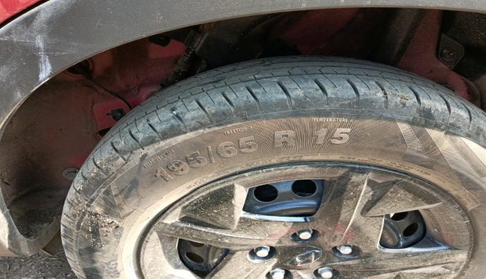 2023 Hyundai VENUE SX Knight Dual Tone, Petrol, Manual, 10,055 km, tyre