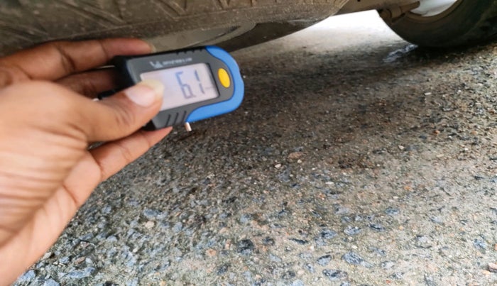 2014 Hyundai Santa Fe 4 WD AT, Diesel, Automatic, 1,26,757 km, tyre