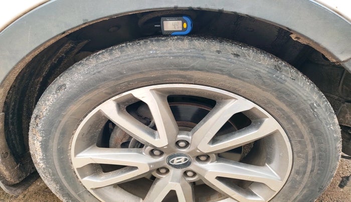 2014 Hyundai Santa Fe 4 WD AT, Diesel, Automatic, 1,26,757 km, tyre