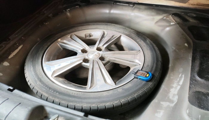 2017 Hyundai Verna 1.6 VTVT SX (O) AT, Petrol, Automatic, 1,31,996 km, tyre