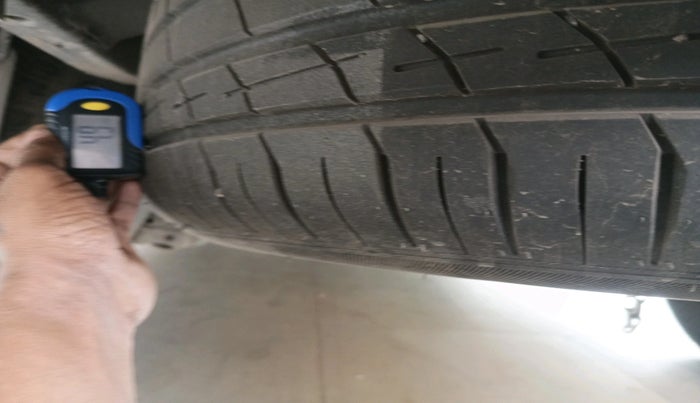 2010 Toyota Fortuner 3.0 4X4 MT, Diesel, Manual, 1,60,862 km, tyre