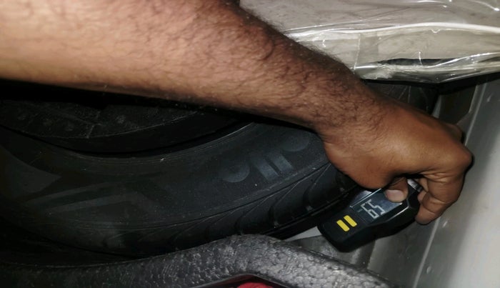 2015 Skoda Rapid AMBITION 1.6 MPI MT, Petrol, Manual, 78,886 km, tyre