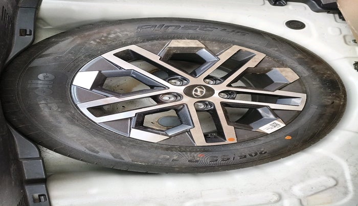 2024 Hyundai VENUE SX 1.2 PETROL, Petrol, Manual, 6,869 km, tyre