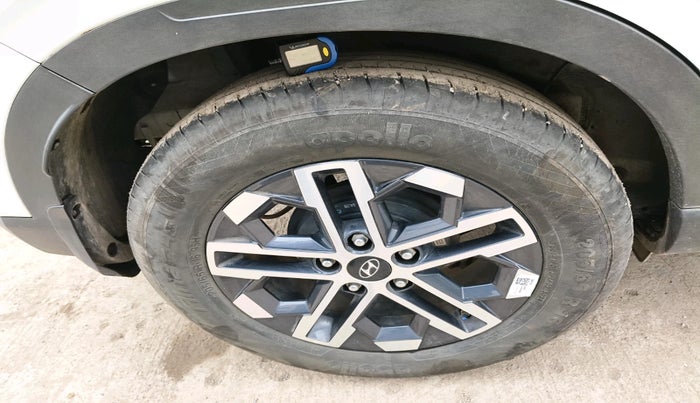 2024 Hyundai VENUE SX 1.2 PETROL, Petrol, Manual, 6,869 km, tyre