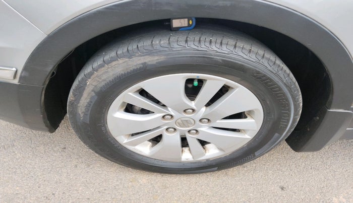 2015 Maruti S Cross ALPHA 1.3, Diesel, Manual, 95,294 km, tyre