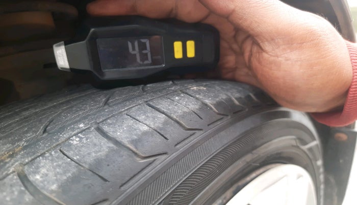 2011 Maruti Wagon R 1.0 VXI, Petrol, Manual, 1,52,559 km, tyre