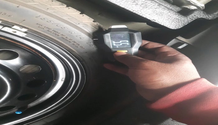 2011 Maruti Wagon R 1.0 VXI, Petrol, Manual, 1,52,559 km, tyre