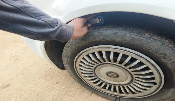 2012 Ford Fiesta Classic CLXI 1.4 DIESEL, Diesel, Manual, 1,00,707 km, tyre