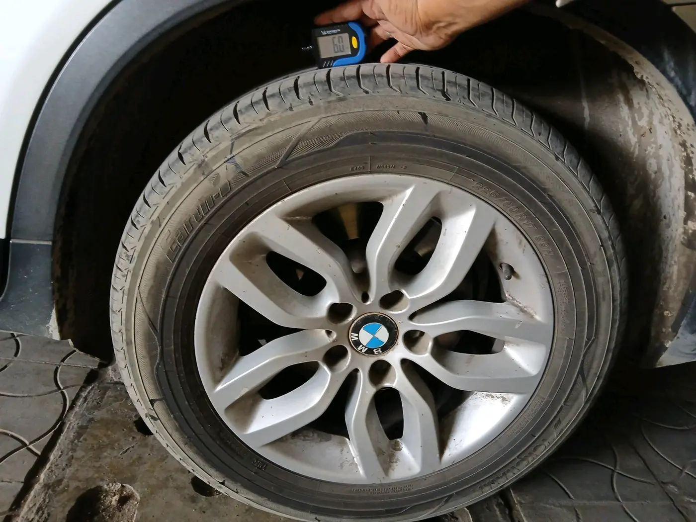 2013 BMW X3 XDRIVE 20D, Diesel, Automatic, 1,29,000 km, tyre