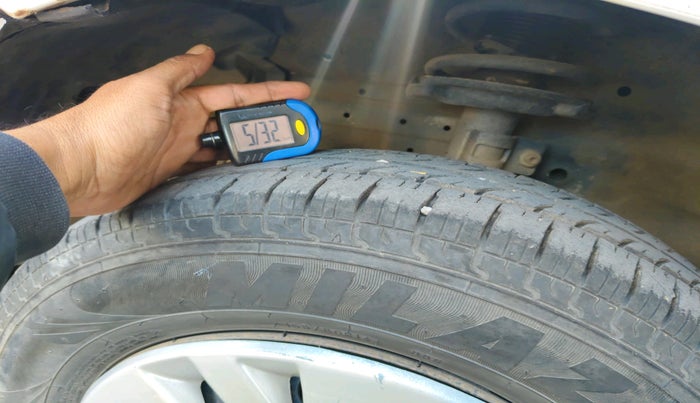 2017 Maruti Swift VXI, Petrol, Manual, 1,06,352 km, tyre