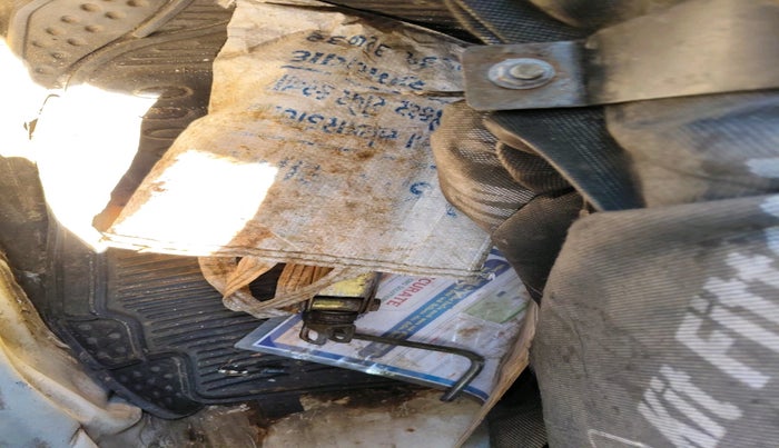 2017 Maruti Swift VXI, Petrol, Manual, 1,06,352 km, tyre