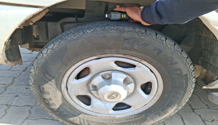 2012 Tata Safari 4X2 EX DICOR 2.2 VTT, Diesel, Manual, 95,186 km, tyre